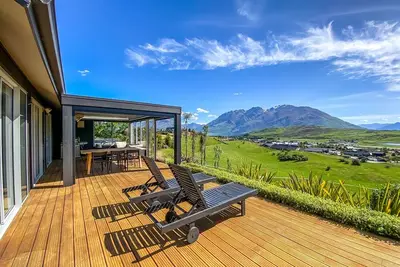 Image de Horoeka House | Stunning views and spa Pool