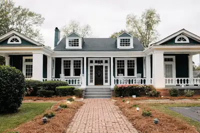 Image de Pet Friendly 5br 2. 5 Bath Mansion With Pool