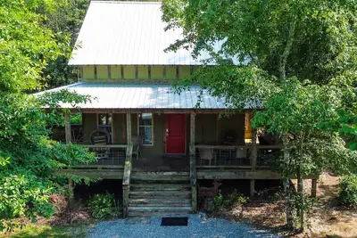 Image de High Point Cottage in the heart of Mentone!