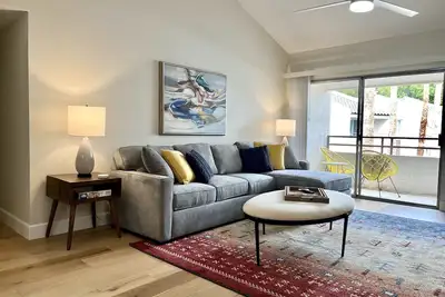 Image de Perfectly Located with Superior Walkability