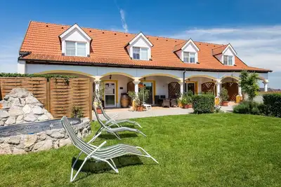 Image de Terrassenwohnung 3-Location-Famille-Salle de bain privée séparée-Vue sur Jardin