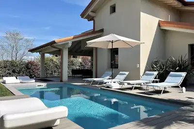 Vacation home \"Casa sulle colline di Barcuzzi\" Pool, garden & barbecue