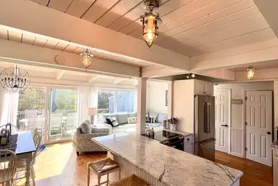 Image de Amazing Madaket Beach Stay! Townhouse -3br, 3 Ba, Sleeps 8, Outdoor Shower