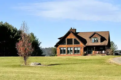 Image de Deer Haven Lodge on 16 acres with mountain views and fireplace