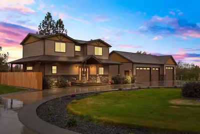 Image de Luxury Home 10mins to Downtown: Gameroom, Sauna, Firepit, Ev charger