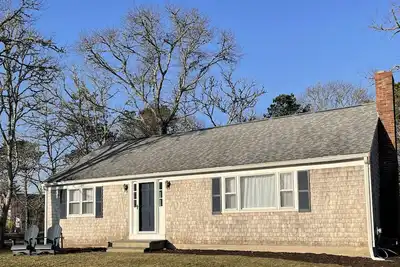 Image de Spacious renovated home, close to Chatham Beaches