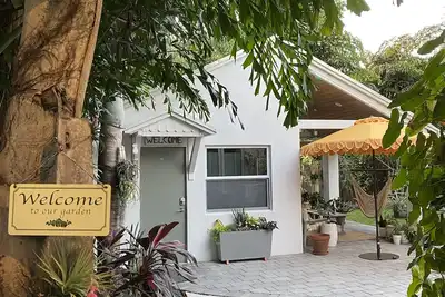 Image de Lovely Garden Studio Cottage - Walk to Las Olas Blvd - 10 min drive to the Beach