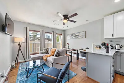 Image de Museums Med Center Flat | Games WiFi Fire Pit Bbq