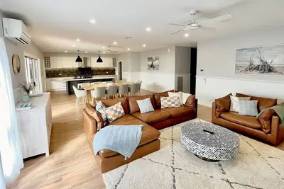 Image de Classic Contemporary Beach Beauty
