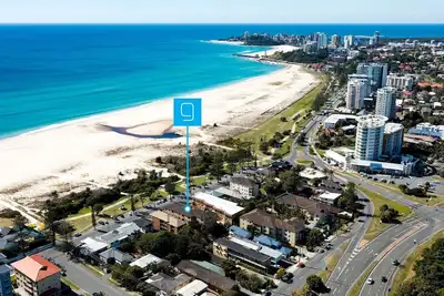 Image de Lou's Tiki Pad - Beachfront Bilinga - Min. 2 Night Stays!