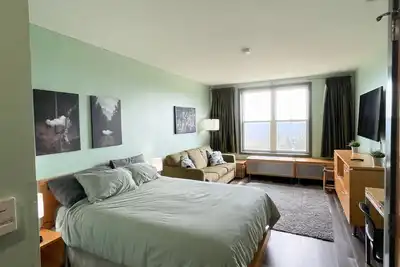 Image de Exp-Station226 Slope side view-Ski-in/Out-SnowShoe