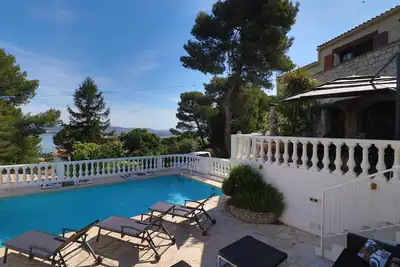 Image de Sete, St Clair, Maison de charme Piscine Clim Belle vue etang Thau Gr jardin calme