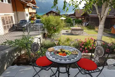 Image de 2 minutes to the lake, quiet, garden, parking, 20 minutes to Interlaken