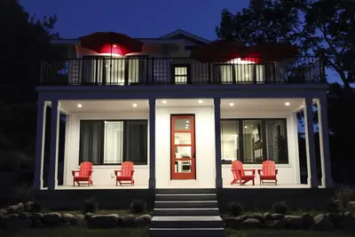 Image de Redbud Holiday House: Spacious, Modern Home–Sleeps 14 Plus Incredibly Walkable!