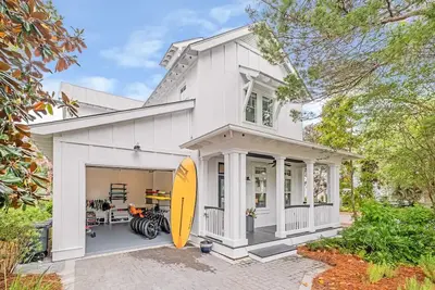 Image de Kid friendly home with golf cart, sports gear for beach pool lake