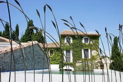 Image de House with infinity pool, view of dentelles de Montmirail