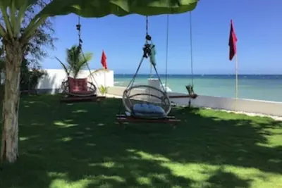 BambooBeachVilla1 New Oceanfront*Pool*sunsetview*kitchen Starlink Sat upto6Guest