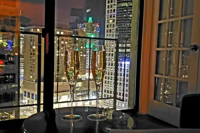 Image de Location! Location! Location! Downtown LoDo Luxury Condo!