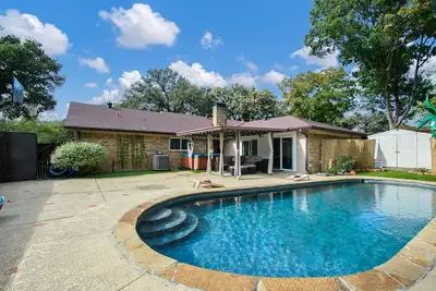 Image de 5br home with Private Pool, Game Room & a Spacious Backyard with Grill