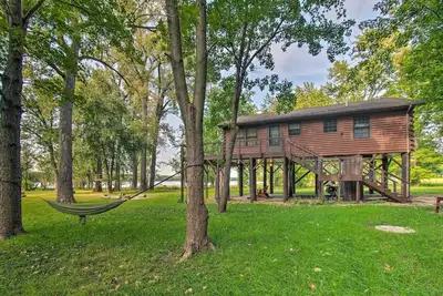 Image de Cozy Riverfront Getaway: Fishing On-Site!