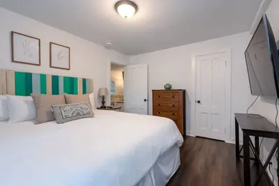 Lovely 2-Bedroom Apt in Historic Carriage House
