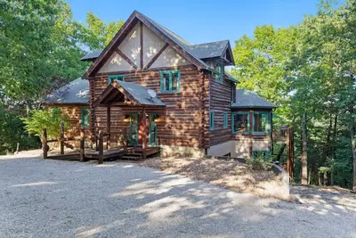 Image de Spacious Log cabin with amazing lake views! Only minutes from Loz attractions.
