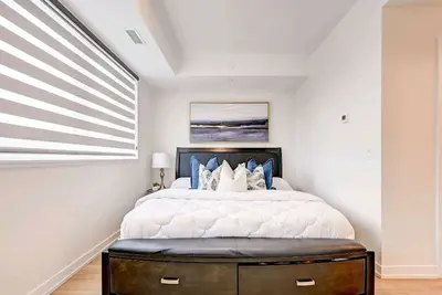 Image de Luxurious large and stylish townhome with Ev parking