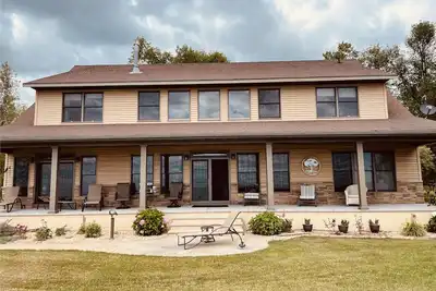 Image de Private lakefront home with 1, 200 feet of sandy beach. A year-round retreat.