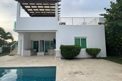 Image de 3bd/3bth guest-friendly villa with private pool in luxury beachfront resort
