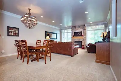 Image de Powder Palace Ls44 | Ski Getaway | Hot Tub & Games