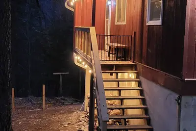 Image de Cozy Cabin with Chill Vibes & Modern Conveniences