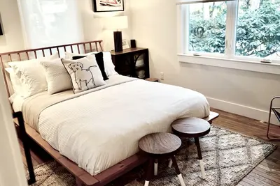 Image de Stylish 3 Bedroom Cottage located in a Picturesque Lake community