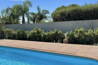Image de Villa Font Brun avec piscine et accès mer