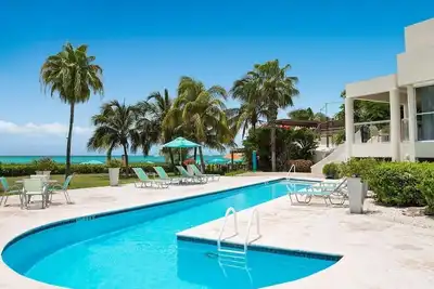 Image de Beach Level 2 Bedroom Beachfront Condo