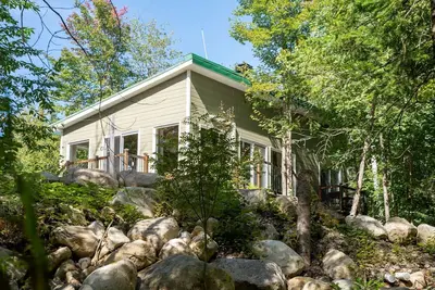 Image de Chalet Ohana - Forêt intime et spa - Bienvenues aux animaux!