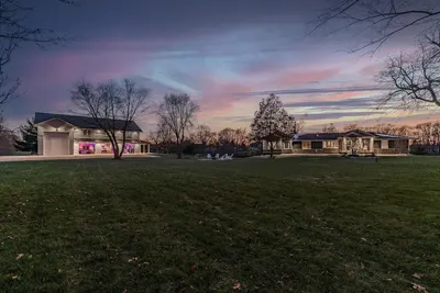 Image de Entertainers Paradise House + Shop