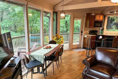 Image de Chalet 141 - Peaceful wooded views, cozy interiors, plus wifi!