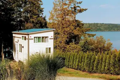 Image de Tiny House overlooking Holmes Harbor near beach