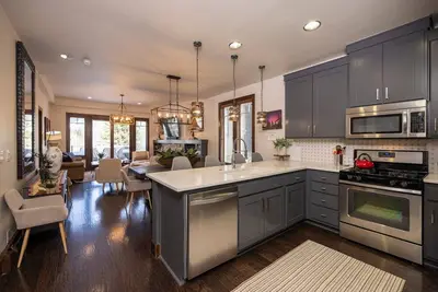 Image de Tacoma Vista 81 - Refreshed and Improved with Stunning Mountain View