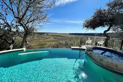 Image de Scenic Lake View Home with Pool & Hot Tub