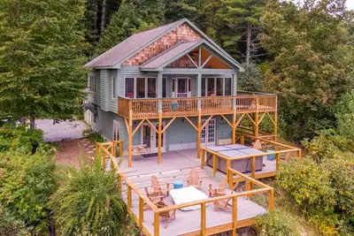 Image de River View Retreat - 2 Bedroom on 2. 3 acres. Hot Tub, Great Views, Creek access, Near New River