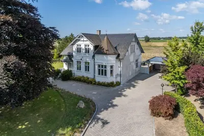 Image de Captivating 4-Bed Villa in Idestrup