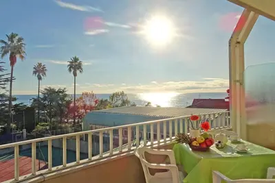 Image de One-room flat with balcony and sea view 50 metres from the sea