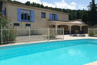 Image de Villa spacieuse avec piscine à Montbrun