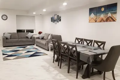 Image de Brand New home with mountain views and starry sky