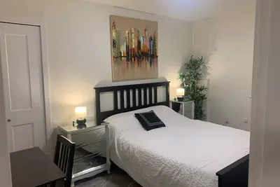 Image de Modern, stylish, bright and peaceful 2 Bedroom New Suite. Fully licensed