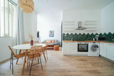 Image de Parisuites Hébergement 4 personnes Central Design & Luxe & Cosy Canal Saint Martin