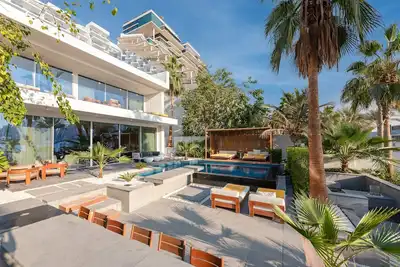 Image de Five Palm Beachfront Villa -Private Pool & Jacuzzi