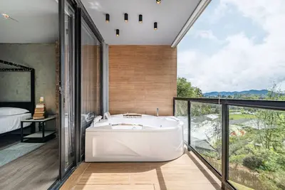 Image de Olive 311 · Apto de lujo estilo industrial-con Jacuzzi privado