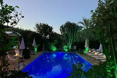 Image de \"Fish Cottage\" with garden, swimming pool and spa hot tub